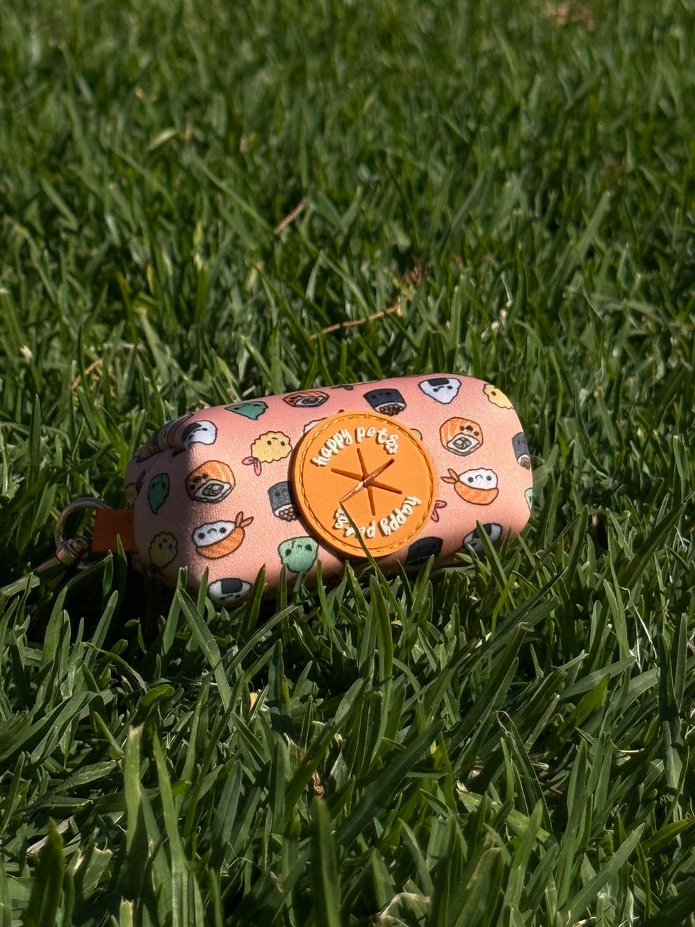 Portabolsas Sushi Happy Pets, salmón con estampado de sushi