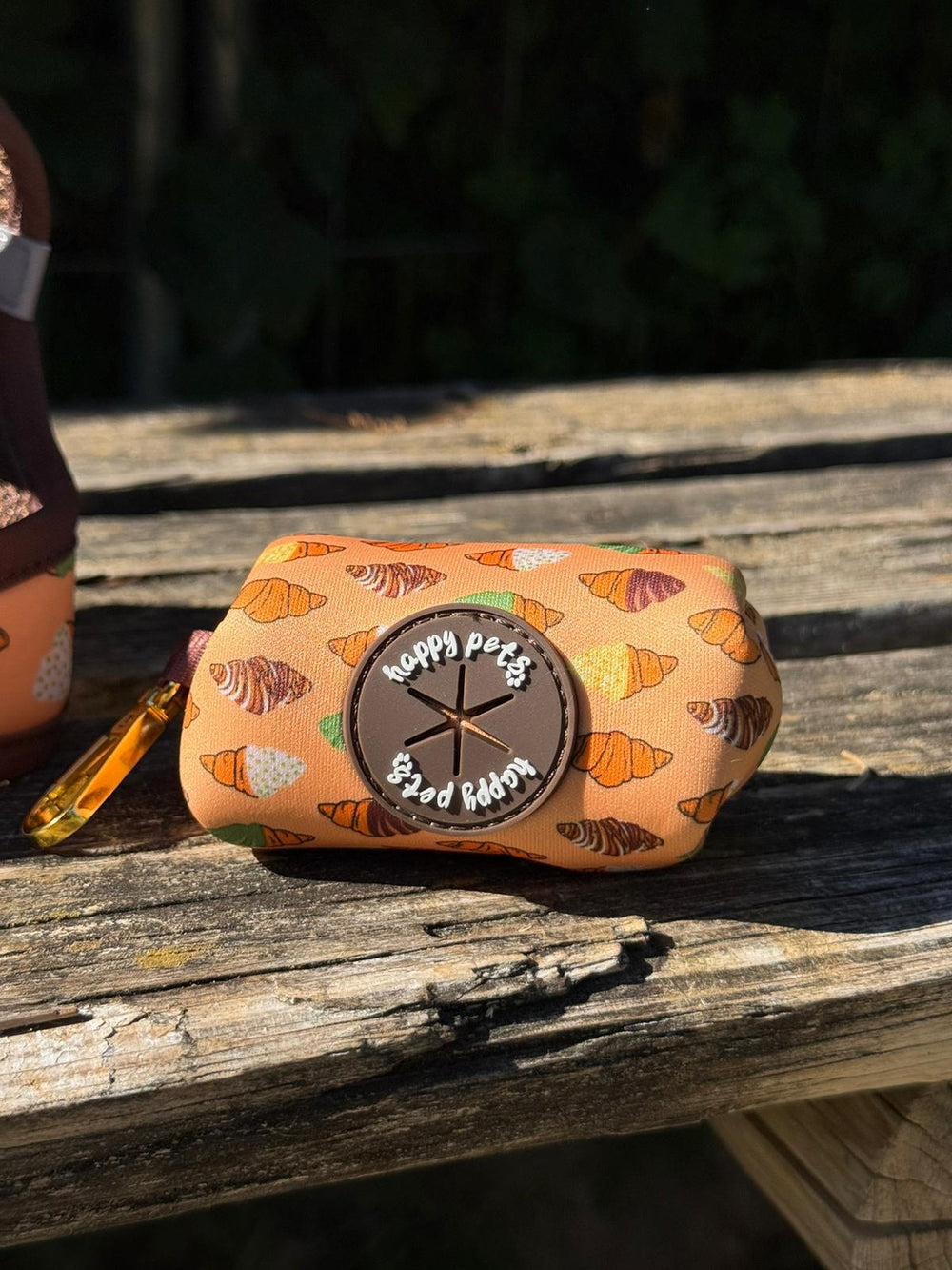 Portabolsas Croissant Happy Pets - melocotón con estampado de croissants